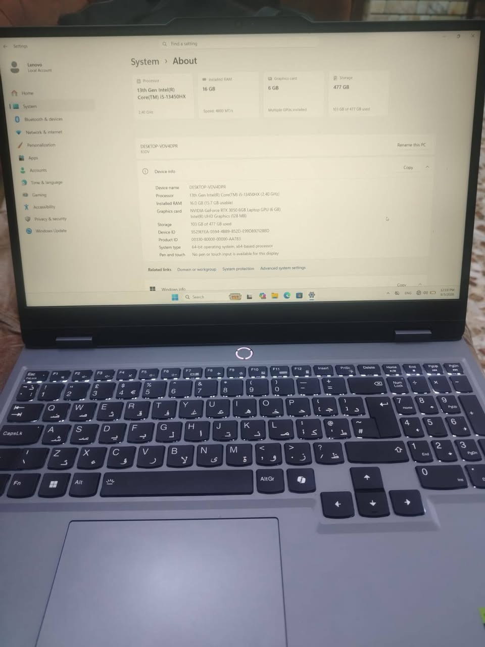 سلام عليكم لابتوب للبيع لينوفو احدث اصدار لابتوب مستعمل 15 يوم شتريته 1350 مواصفاته بالصور وشوفت عينك  جديد نظافته100%  رايده 900 وبيه مجال للاستفسار الاتصال على رقم ***********
