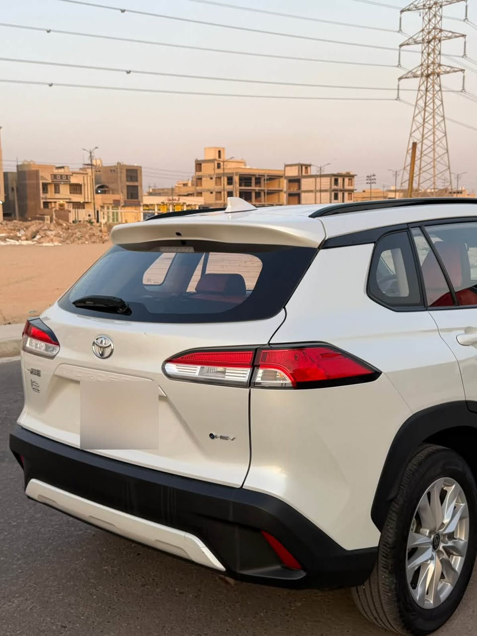 # للبيع 
كورلا كروس هايبرد 
موديل :- 2025
لون :- ابيض لؤلؤي 
قوة المحرك :- 2000 
عداد المسافات:- 29 الف
الضرر :- مكفوله من كلشي على وضع الشركة فقط بيها كحته بالدعامية بسيطه شبر موضح بشكل كامل بنفس الاعلان مع صور السياره 
المواصفات
بصمة تشغيل وبصمة ابواب # نظام ترحيب عن قرب ذاتي # مقاعد جلد رياضي # سلايت روف # تحكم قياده جهتين # شاشة ابل كار بلي # رادار حفاظ على المسار # قيادة ذكية # سماعات مركزية # سايد بريك  بصمة # تبريد قطعتين # ويل كب رياضي # وبعد بيها مواصفات 
السعر 28 مليون وبيها مجال بسيط 
رقم الهاتف :- ***********
السياره موجوده في كربلاء علماً رقم جديد بأسمي مع هزه جديده
