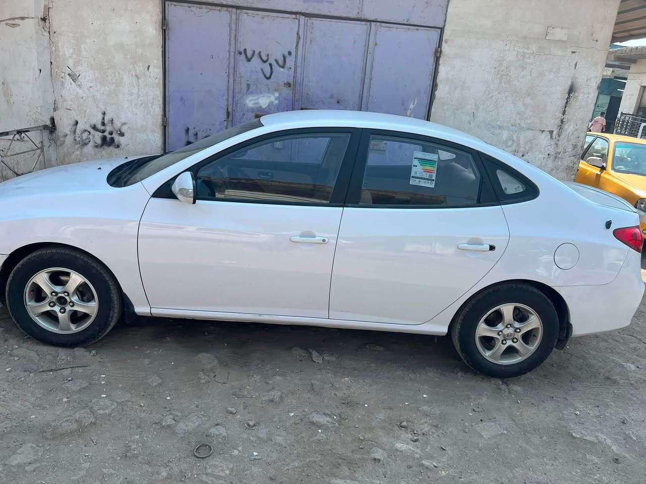 السلام عليكم النترا ٢٠٠١١سياره جديده حداده جديده تبريد تدفه خير من الله بيه فقط باب لي وره السايق بيه صبغ اثر شخوط والجاملغ الكدام الايمن هم بي صبغ والباقي مكفوله سنويه لحد نهايت ٢٧ انتصال عل هاذ ارقم***********

