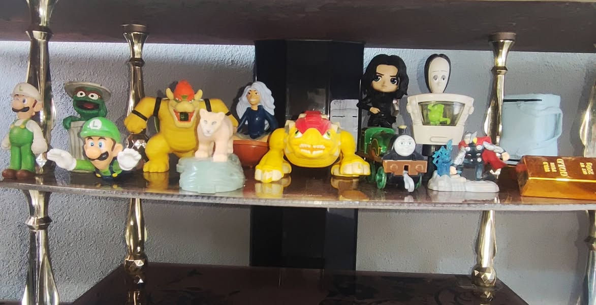 مجسمات  انمي ابيع شلعه
كل هذني 100 الف
انمي  7 مجسمات اكبار
وعندك حيوانات مختمه 18 قطعه
وعندك دينصورات مختمه ومفصليه الحلك ولرجلين وذيل 13 قطعه
السنافر 12 قطعه
ماريو 10 قطع 
 العنوان كربلاء 
رقم ***********

نص مكتوب في الصور:
- 21/09/2026 16:56 POCO F4
- 21/09/2026 15:14 POCO F4
- 21/09/2026 15:15 POCO F4