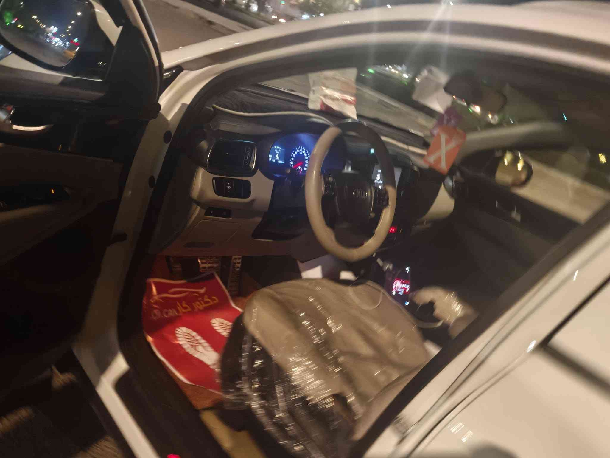 سلام عليكم  سورنتو خليجي
موديل 2020
لون ابيض 
٦ سلندر ٧ راكب 

بصمتين: تشغيل وتقفيل 
الباب الخلفي كهرباء 
بردات خلفية اصلية 
كشنات جلد اصلي لونين 
كشنات ٢ كهرباء 
شاشة كبيرة اندرويد 
كامرة دوارة اصلية 
حساس امامي وخلفي 
مري شفط مع القفل 
جي : بي: اس: خرائط طرق 
اريل ابيض طيارة 
كيجات السرعة زئبقية 
شاشة الدشبول الكترونية 
تحكم استيرن فول 
حاكية : ابلوتوث: اوكس 
نظام ايكو درايف 
اضواء ترحيب بليدات 
علامة سورنتو بلدوسة 
تبريد ابيانو لمس 
تبريد ٣ قطع ثلج 
مانع انزلاق وانحدار 
شاشة اعطال بلدشبول 
لد امامي وخلفي 
لايت زنون اصلي 
اشاير بلمري 
يدات نيكل اصلي 
ويل اكروم
بدون ضربة وتبديل 
وصبغ او فتح
سيارة جديدة  كير مكينه
حداديه تخم تاير تبريد
كفاله شرط سونار 
العنوان كربلاء 
***********السعر 228 بيهه مجال
