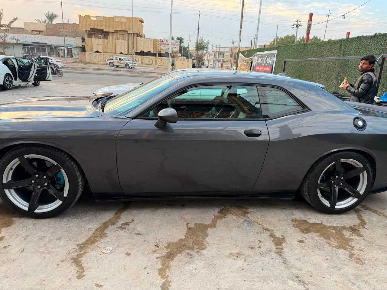 مرحبا شباب
جالنجر ٢٠١٦ SXT plus
فول مواصفات 
فتحة 
كشن تدفئة تبريد 
غرفة جلد حضن
مرايات هيتر و تعتيم
شاشة جبيرة
بيها منظومة زينون جديده
بيها سستم اكزوز صوت مرتب
ماشية ١١٣ ميل
بيها جاملغ و بنيد حادث بالعراق تبدلن 
و بيها من امريكا صبغ بالجاملغات الخلفيه بس شي بسيط و مكان صغير مو كل الجاملغ 
رقمها سليمانيه بأسمي 
السعر ١٤٣ 
ترهم مراوس بكورلا هايبرد فقط
***********

