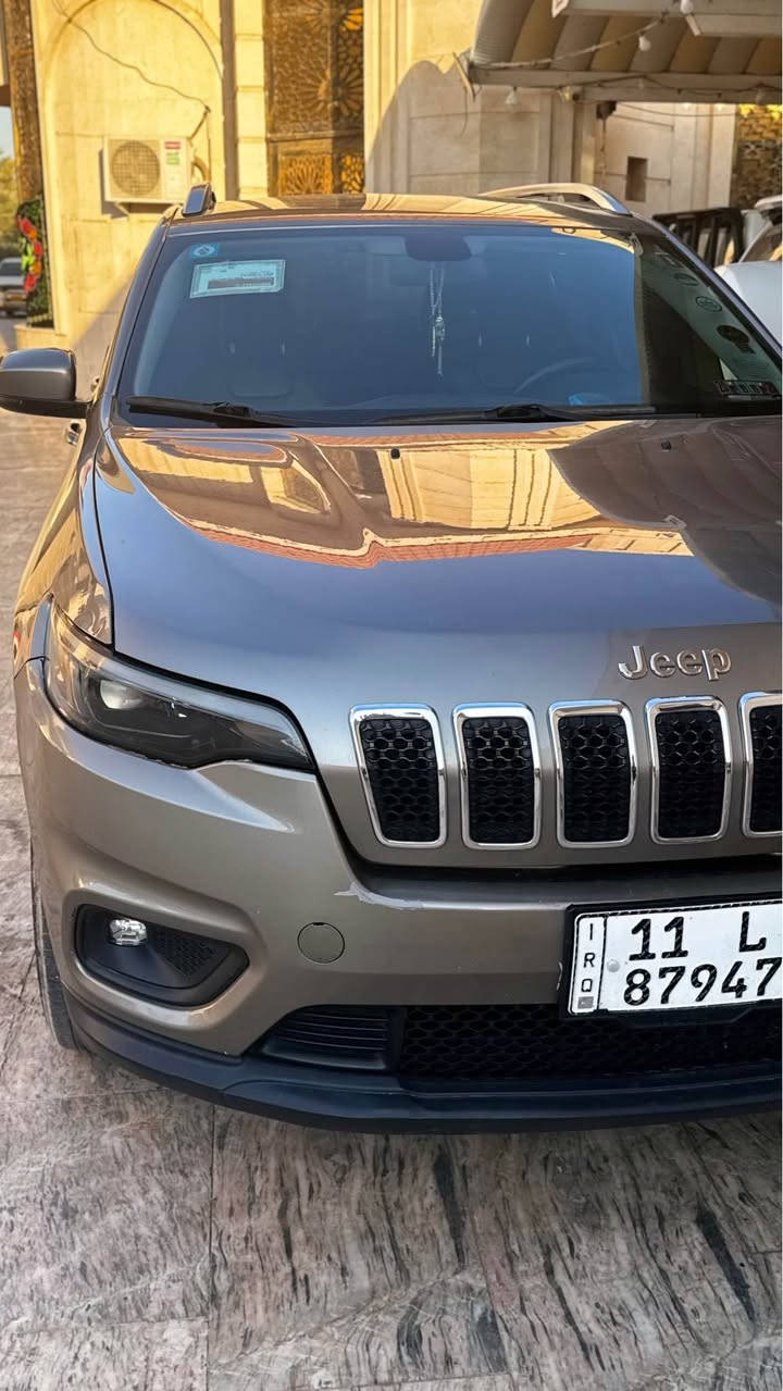 🚘 جيب بزون 2019 فور ويل  لايتود 

✅ محرك 2000 تيربو
✅ الممشى: 107 ألف كم
✅ حدادية خير من الله
✅ تبريد ثلج
✅ رقم بغداد جديد (مشروع وطني) بااسمي 
✅ تايرات جديدة
✅ إدامة كاملة 
✅ السيارة نظيفة جداً واستعمال شخصي

🔹 حادث خفيف  وتم إصلاحه بشكل ممتاز، ضرره بالعراق فقط بجانب السائق يم يده الباب دحجه صغيره  عند الحافة.
🔹 دواخل السيارة وبديها نظيفة جداً ومال جناي.
🔹 السيارة جاهزة ولا تحتاج أي مصروف.

💰 السعر: 125 ورقة للاستفسار *********** البصرة, العراق
