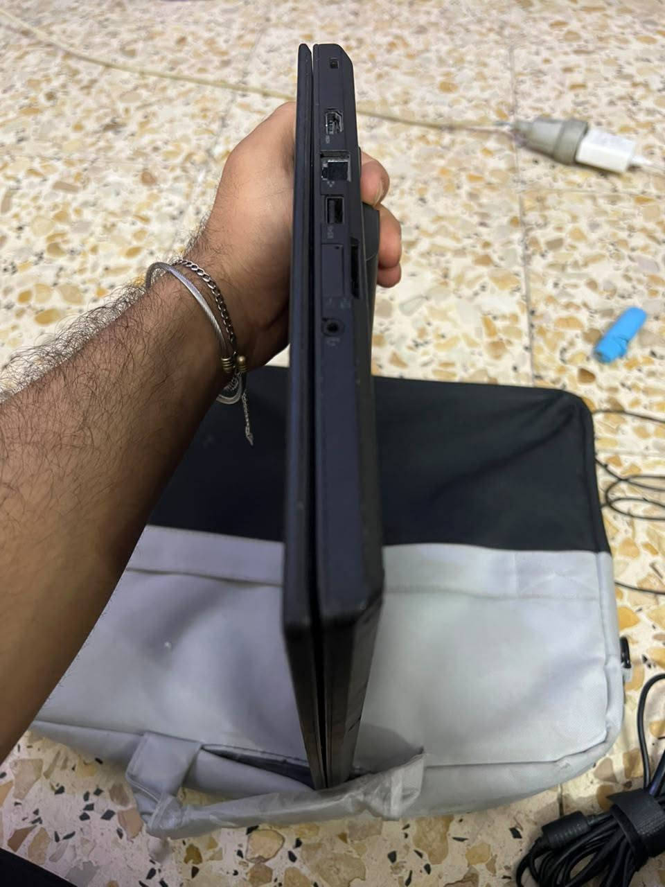 سلام عليكم 

لابتوب Thinkpad نضيف نضافتة كدام عينك 

معة ملحقاتة

 شاهنة 
وماوس 
ووسماعات محيطية اصلية 
ولجنطة 

السعر 300وبيهة مجال 

الستفسار ***********
