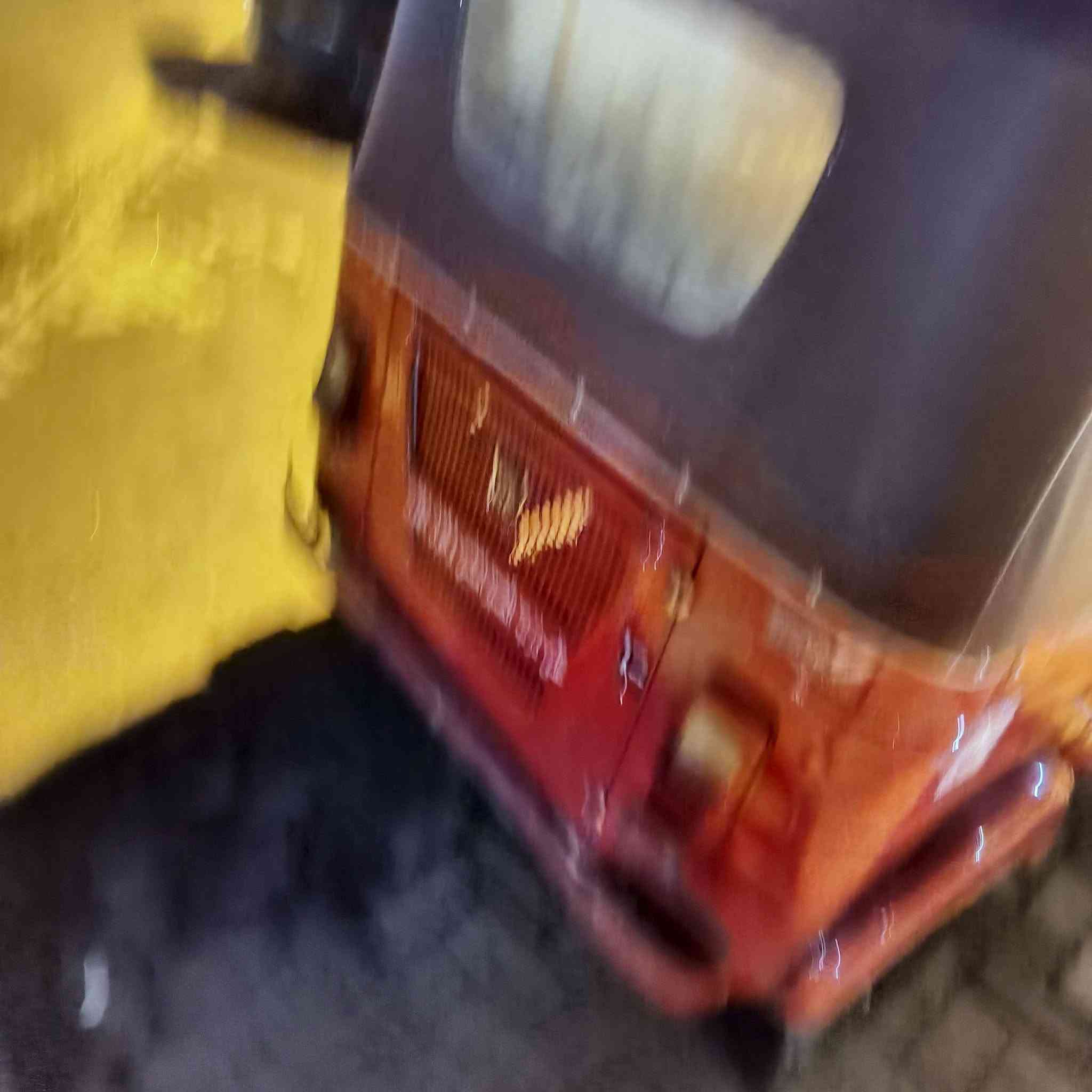 سلام عليكم تكتك موديل ٢٢ حمره شهر ثاني مكينه كفاله عامه المكان بغداد مدينه الصدر رقم ***********
