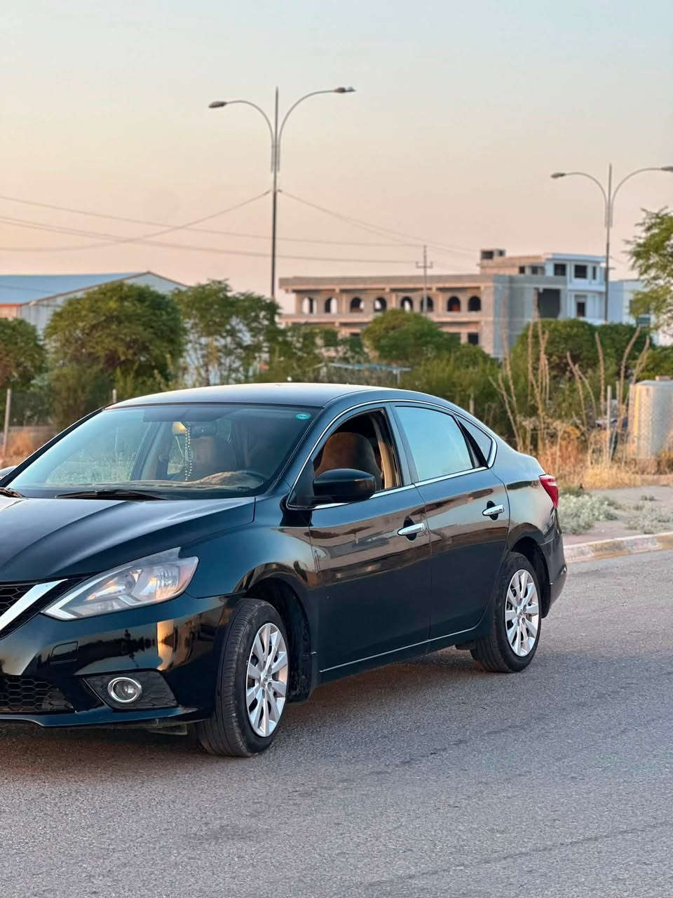 Nissan sentra2017
دوو پارچه بوياغ بونيدو چاملغى دواوه به بى ناو گردن 
سه ياره كه هين ماله هين مه عره ز نيه 
چوار تايه ى لوكى له ژيره 
ته حويلو وه كاله به شه رتت به يانى بيكه ناو خوته وه 
سعر ١٠٣وه ره قه 
ژم.***********
شوين كه ركوك
