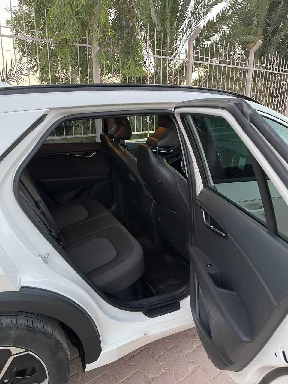 للبيع كيا نيرو موديل 2024 وارد امريكي
حجم المكينه : 1600 هايبرد
 لون ابيض صدفي حادثهة بنيد مبدل نفس اللون ودعاميه  مواصفات نص فول EX 
السياره حره تترقم اي محافظة 
للاستفسار الاتصال على الرقم ***********
