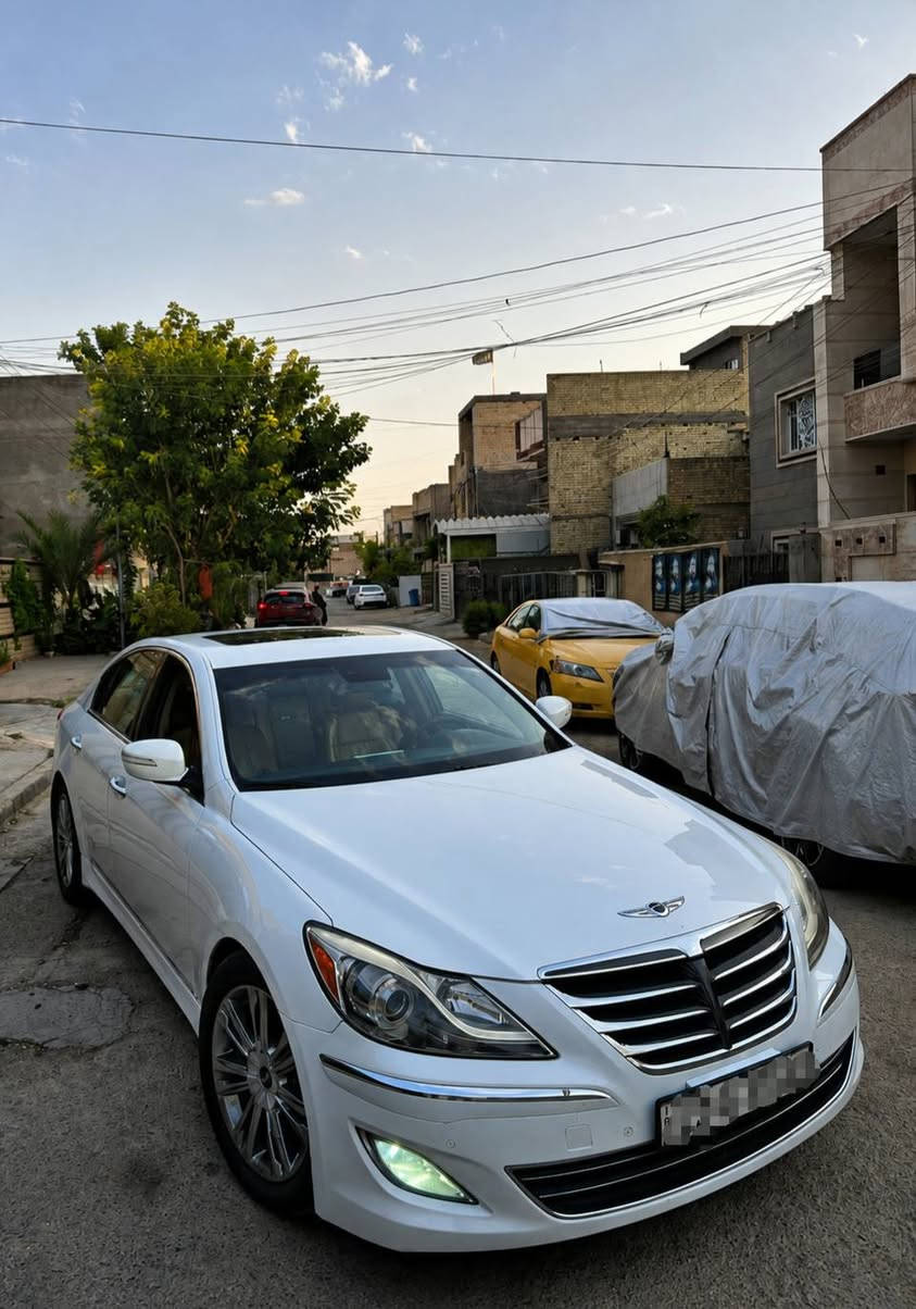 السلام عليكم 
هونداي جنسيس رويال خليجية 2014 كتلوكات شركة 
رقم اربيل انكليزي 
مواصفات 
فتحة سقف 
بردة خلفية متحركة
 بك لايت لد
 لايت عالي وناصي زنون 
كشنات جلد كهرباء
 صاج بوب + دشبول بالكامل 
بصمة تشغيل 
دبل صالنصة 
ماشية 157كيلو
بصمة تشغيل 
بصمة بوب
تحكمات ستيرن
شاشة 
كامرة خلفية
ويل كروم حجم 18
محرك 3800 
مكاني بغداد 
السيارة بيها قطعتين صبغ 
مكينة كير بلاد 
السعر 132وبيها مجال للشراي
رقمي *********** بغداد, العراق
