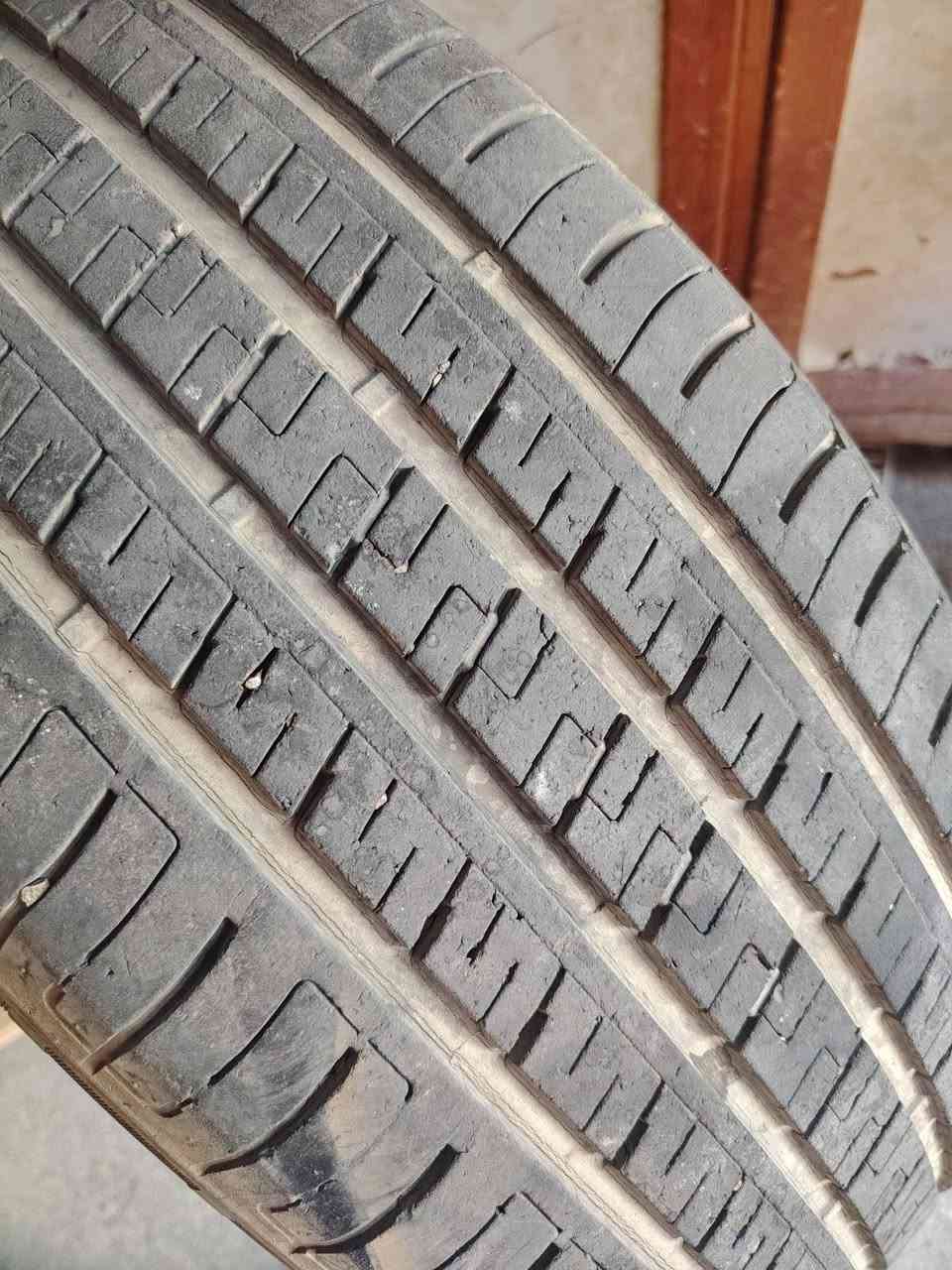 زوج تايرات إنتاج 22. نظيفات  سعرهن 60 الف. بغداد كراده مريم. حجم 265/65/17.  ***********
