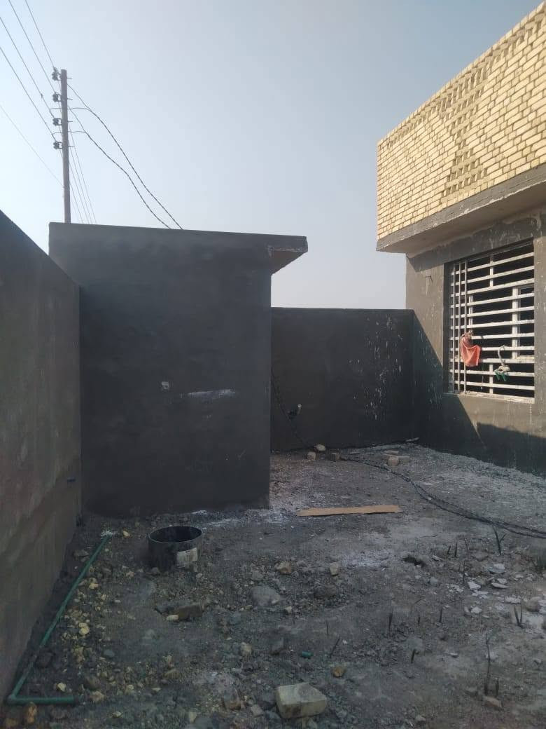 السلام عليكم بيت 200 متر زراعي 
صب كونكريت حي الجوادين مقابل الاسكان  نزلت الملاعب قريب كلش ع شارع
كامل ماي مجاري كهرباء درجة اولى  
غرفتين  وستقبال صاله مطبخ حمامات داخليه خارجيه  البيت ملبوخ جص وسمنت  عوزه شي بسيط  تفاصيل اكثر  وتساب ***********
