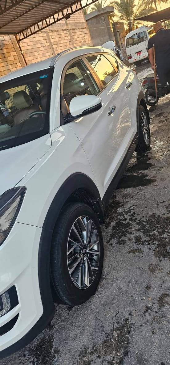 هيونداي توسان موديل 2020 خليجي للبيع 🚘
السلام عليكم  🌹

🔹 موديل 2020 خليجي
🔹 رقم بابل جديد 
🔹 سيارة بيه رشات صبغ 
🔹 ماشية 130 ألف حقيقي
🔹 السيارة جديدة جداً ونظيفة
🔹 السعر: 155 وبيها مجال 

📍 المكان: كربلاء  –
📞 للاستفسار ***********🌹***********
