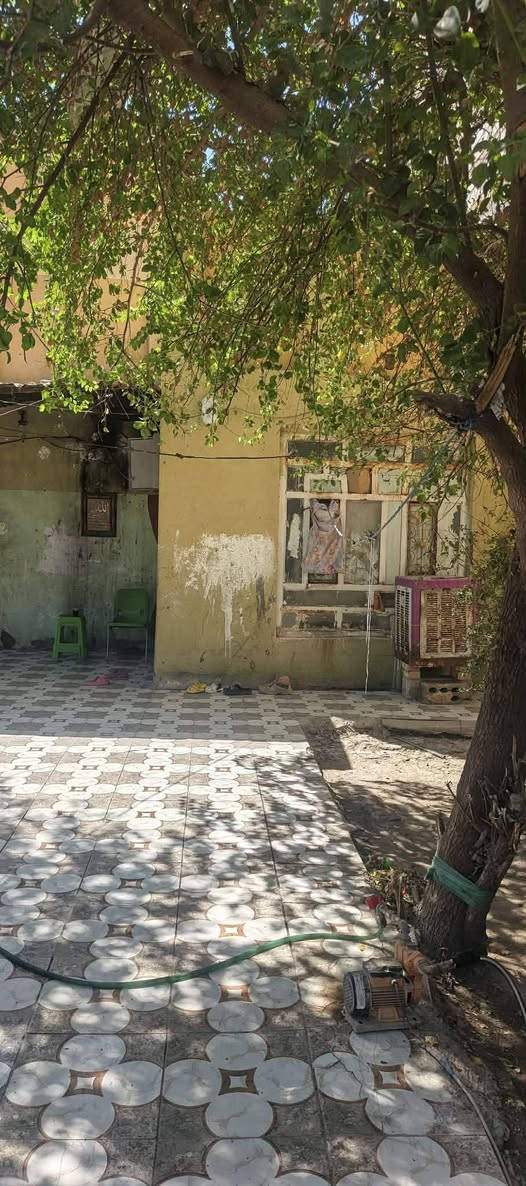 السلام عليكم
بيت للبيع الحمزه الغربي السواجي 
للإستفسار اتصل ب ***********
