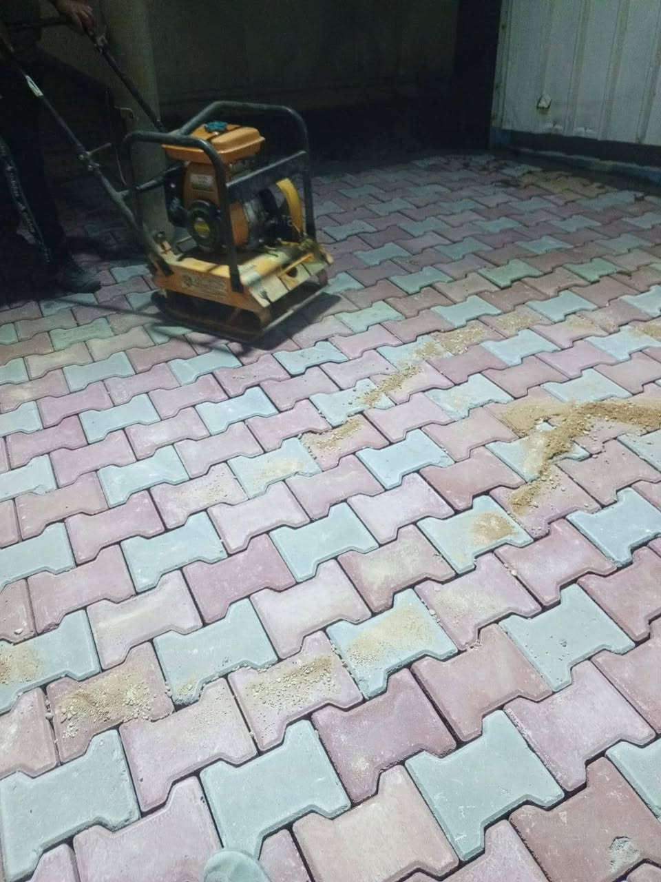 مقرنص وتشطيبات • كادر مختص • بغداد والمحافظات
