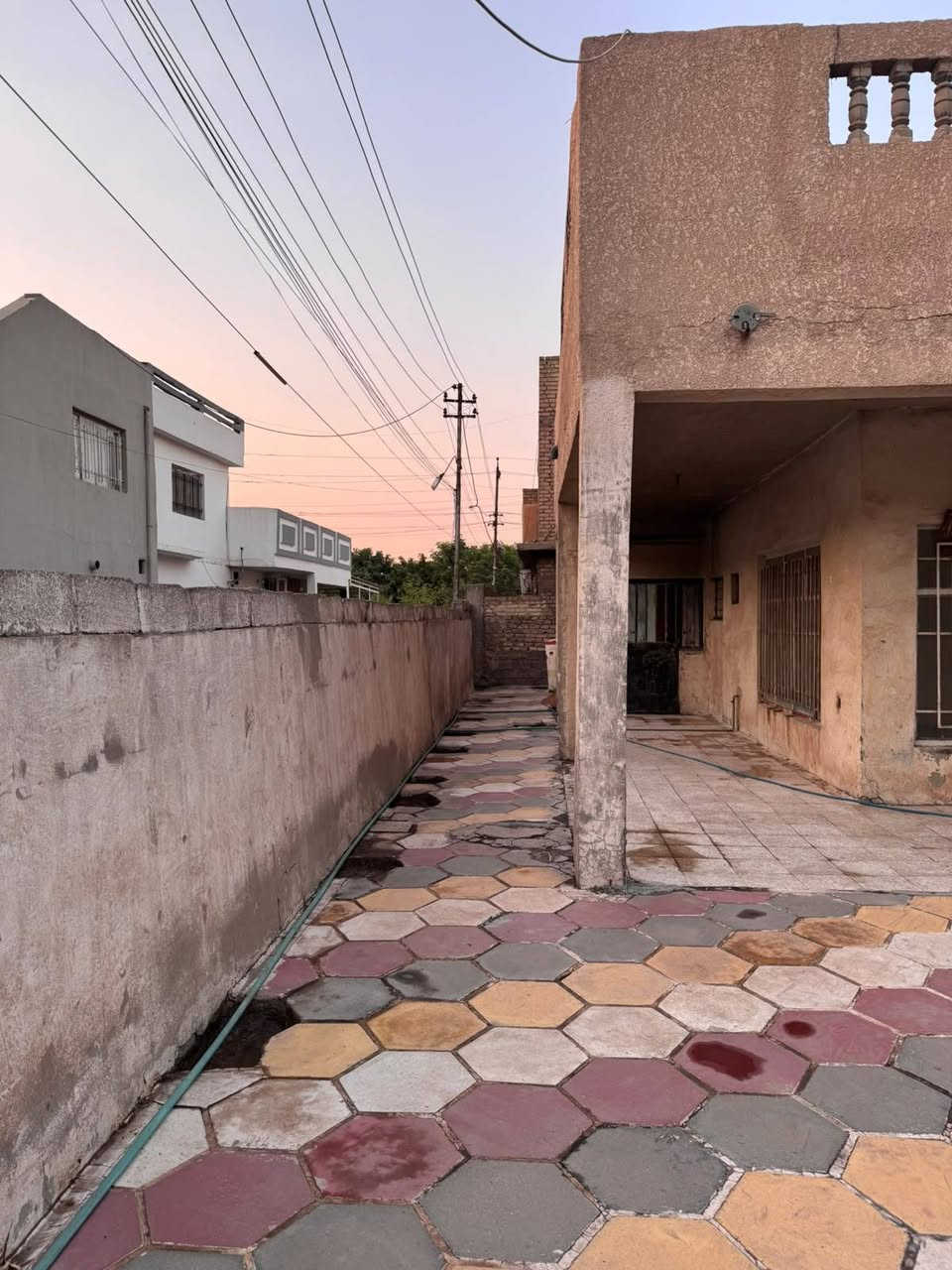بيت طابو للبيع مساحته ٣١٥ ركن مكانه بغداد المدائن في الجمعيه قرب المحكمه للاستفسار ***********
