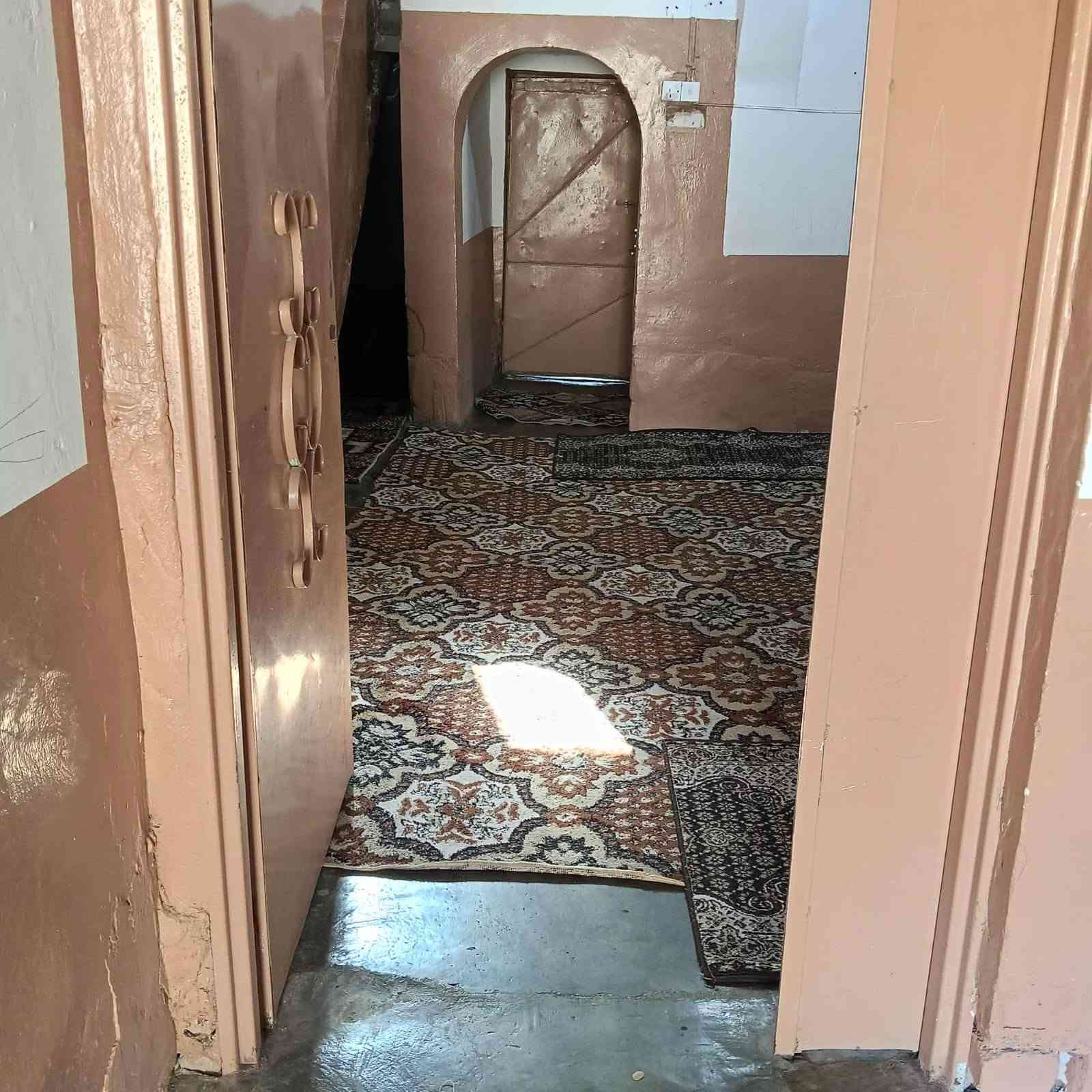 بلاش البلاش البلاش
تاخذ شي صافي 

 
بيت بالجرية تليح رجلك بالكورنيش مباشره سفرة سفوري
والسعر جكليت ( 18 ) وبي مجال 
بيت الصالح الگعب سابقآ
{غرفتين نوم كبار هول مطبخ مخزن خارجي ربعة خارجية مال مشيخانيات وترتيب}
بس يريد شراي يشتري راحة باله المغرب هوه بيت له حلال زلال
وهلا بالمعاميل ***********

