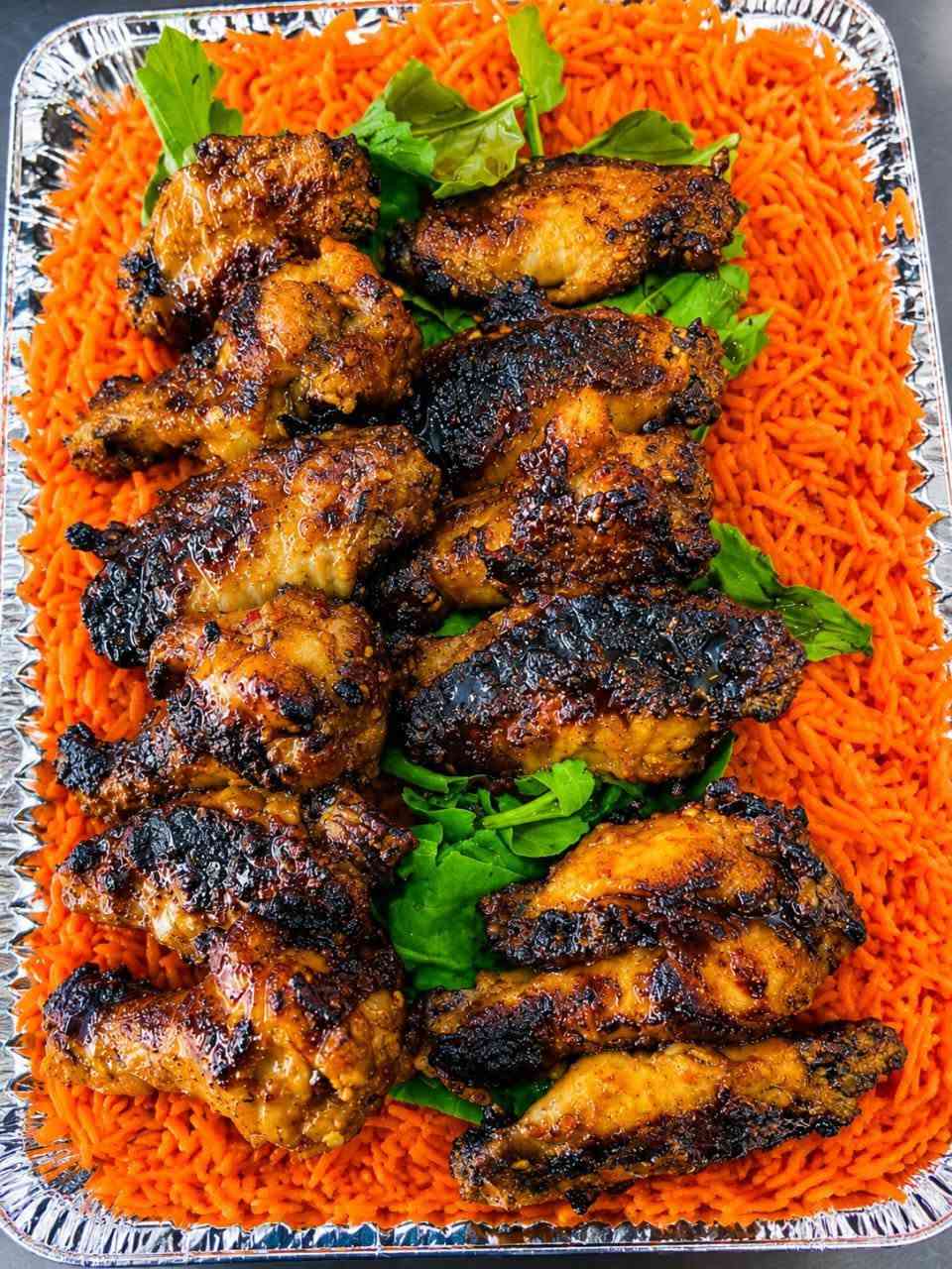 أجنحة ومشويات ابو حيدر كلشي عدنة يختلف
اذا بعدك ما مجربنة عمرك خسارة هذا العرض لمدة سبوع فقط 👍👍
يوجد خدمة توصيل 
***********

نص مكتوب في الصور:
- الطعم الأصيل يبدأ من أجنحتنا أجنحة ومشويات أبو حيدر عرض أبو حيدر 12 قطعة أجنحة مشوية بطل بيبيسي عمبة طرشي تمن 11,000 دينار فقط 12 جناح... وتكفيك وتخليك ترجع أكل نظيف جودة عالية مذاق مميز شوي على الفحم أجنحة ومشويات أبو حيدر