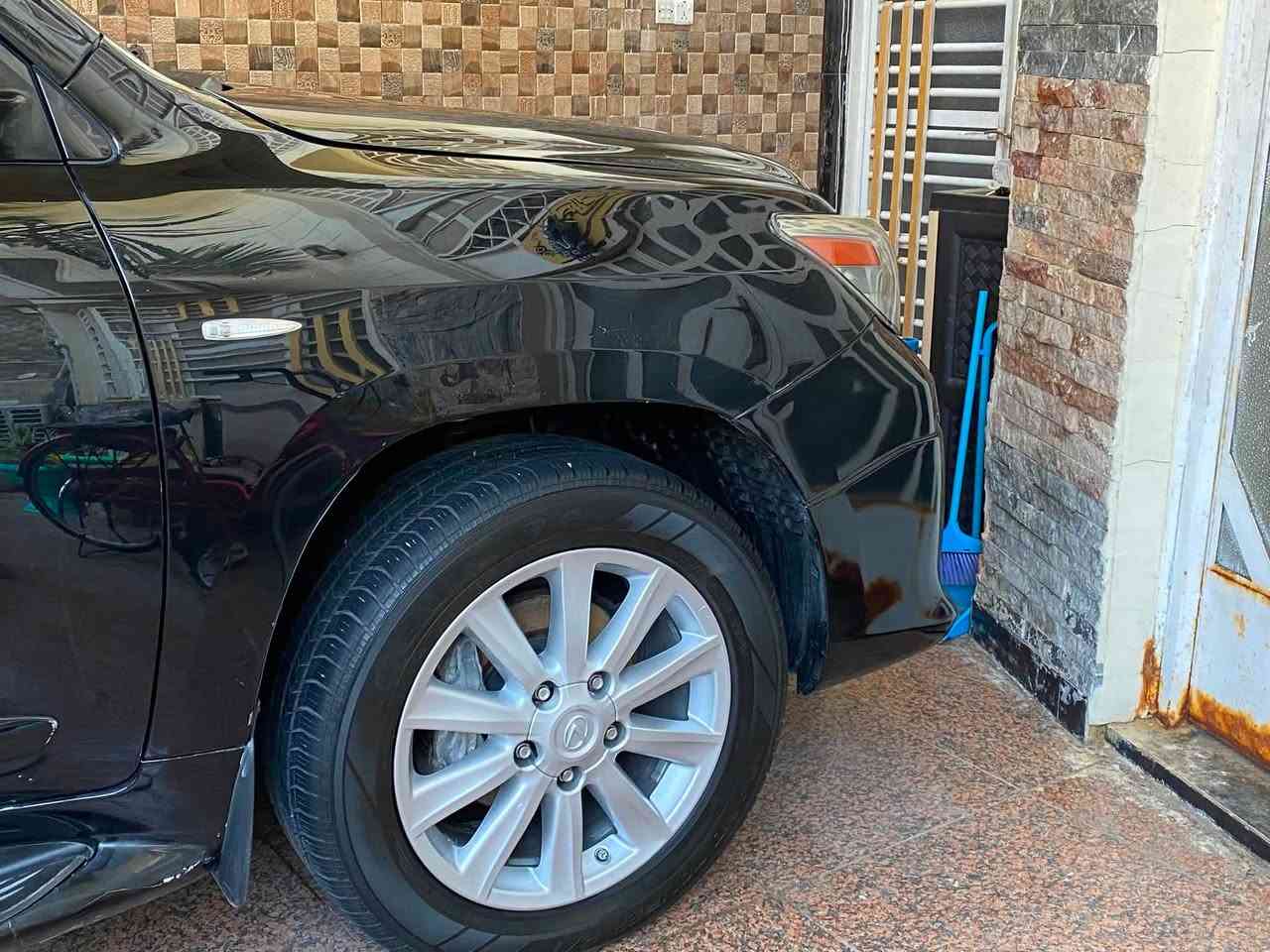 للبيع :  لكزس LX570 SPORT PLUS    ، موديل 2009 ماشي 151 مكفولة من الحادث و البارد ، حدادية نظيفة و السيارة جاهزة عنواني البصرة   سعرها 290 ورقة 
 الرقم : ***********

