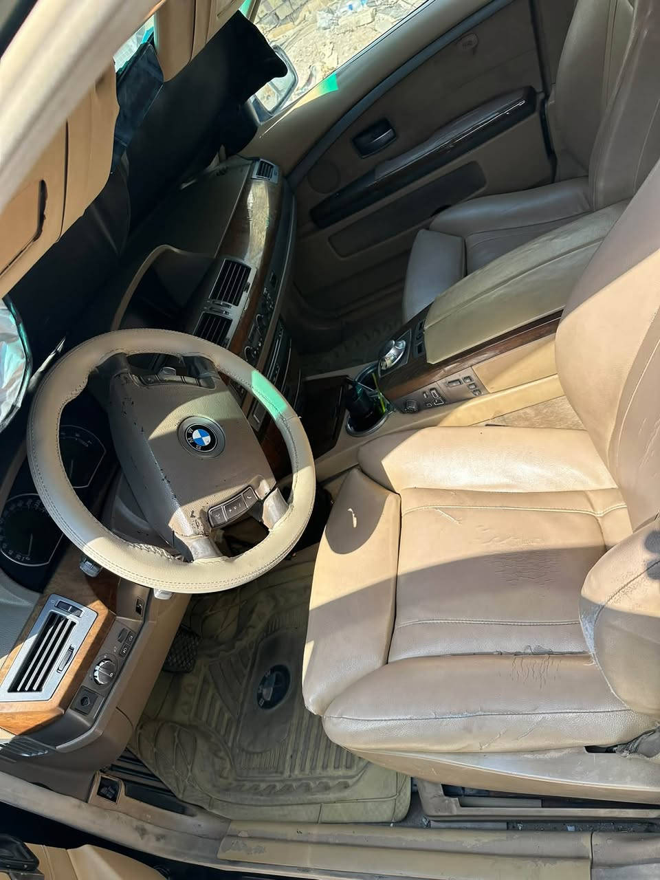 السلام عليكم
BMWباخره 2002 فول مواصفات فتحه سقف بيبان 4 شفط جنطه شفط  تخم تايره بطاريه جديده صدر امامي.  خلفي جديد السعر 85 وبيه مجال
الرقم ***********

