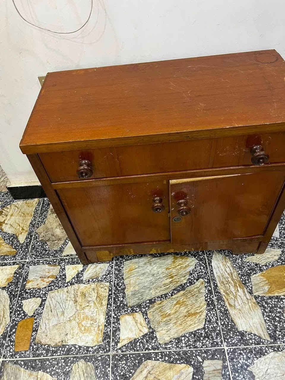للبيع غرفة نوم صاج تكمة باب اول الخشب صاج الثكيل مابيها اي كسر نظيفة السعره 600 الف مكاني بغداد الغزالية الاستفسار ***********
