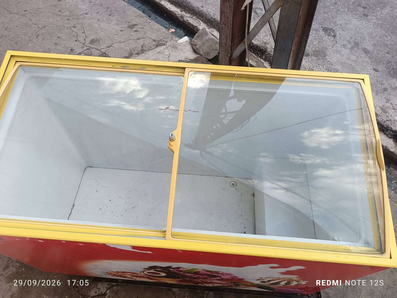 براد بطحي نضيف  للبيع 16 قدم 
موقع موصل حي الجزائر ضهر كراج الشمال 
السعر 400الف 
رقم ***********
     ***********

نص مكتوب في الصور:
- 29/09/2026 17:04 REDMI NOTE 12S
- 29/09/2026 17:05 REDMI NOTE 12S