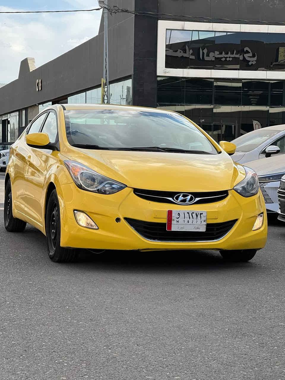 بسم الله الرحمن الرحيم 
للبيع 
‏Hyundai Elantra هونداي النترا 
الموديل 2013 وارد امريكي 
الضرر جاملغ امامي فقط وتبديل باب خالفي 
مكينه 18 دوش شرط لا نفخ ولا صرف والكير كذالك
رقم الماني بغداد شرط الوكاله والتحويل 
هيئه وغرامات كلها صفر 
الموصفات 
1 تبريد + تدفئه شغال 
2 تحكمات ستريرن جهتين 
3 كروز سرعه + قفل سكريتر 
4 شاشه اندروايد
5 كاميره خالفيه 
6 قفل مركزي 
وباقي الموصفات المعروفه

ملاحظه : السياره عليها منظومة غاز بل كامل يعني انسى شي اسمه دوانز وصرفيات السياره جديده وكامله يعني بوجهك تطلع تشتغل بيها 
السعر ( 85$ ) وبيها مجال بسيط 
مكان السياره ( الموصل ) 
للاستفسار ‭***********‬
