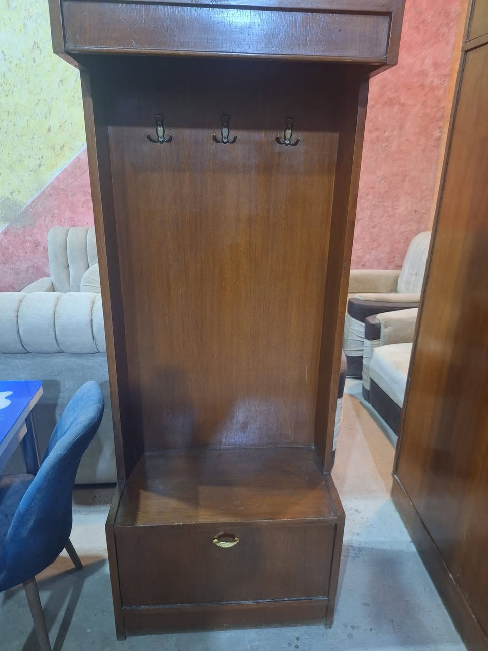 السلام عليكم....
غرفه اخشاب صاج عراقي مع كافة ملحقاتها
 نجاره درجه اولى
كلش نضيفه بدون اي ضرر .
الصويره شارع السبيس مقابل حسينية ائمة البقيع
***********
