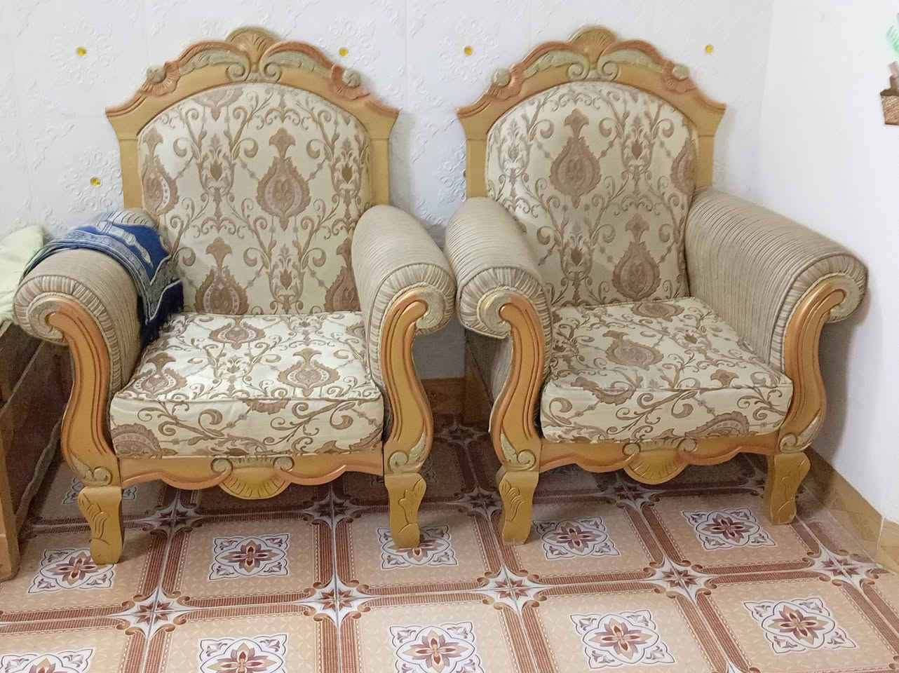 قنفة • ٤ مقاعد • ملكي