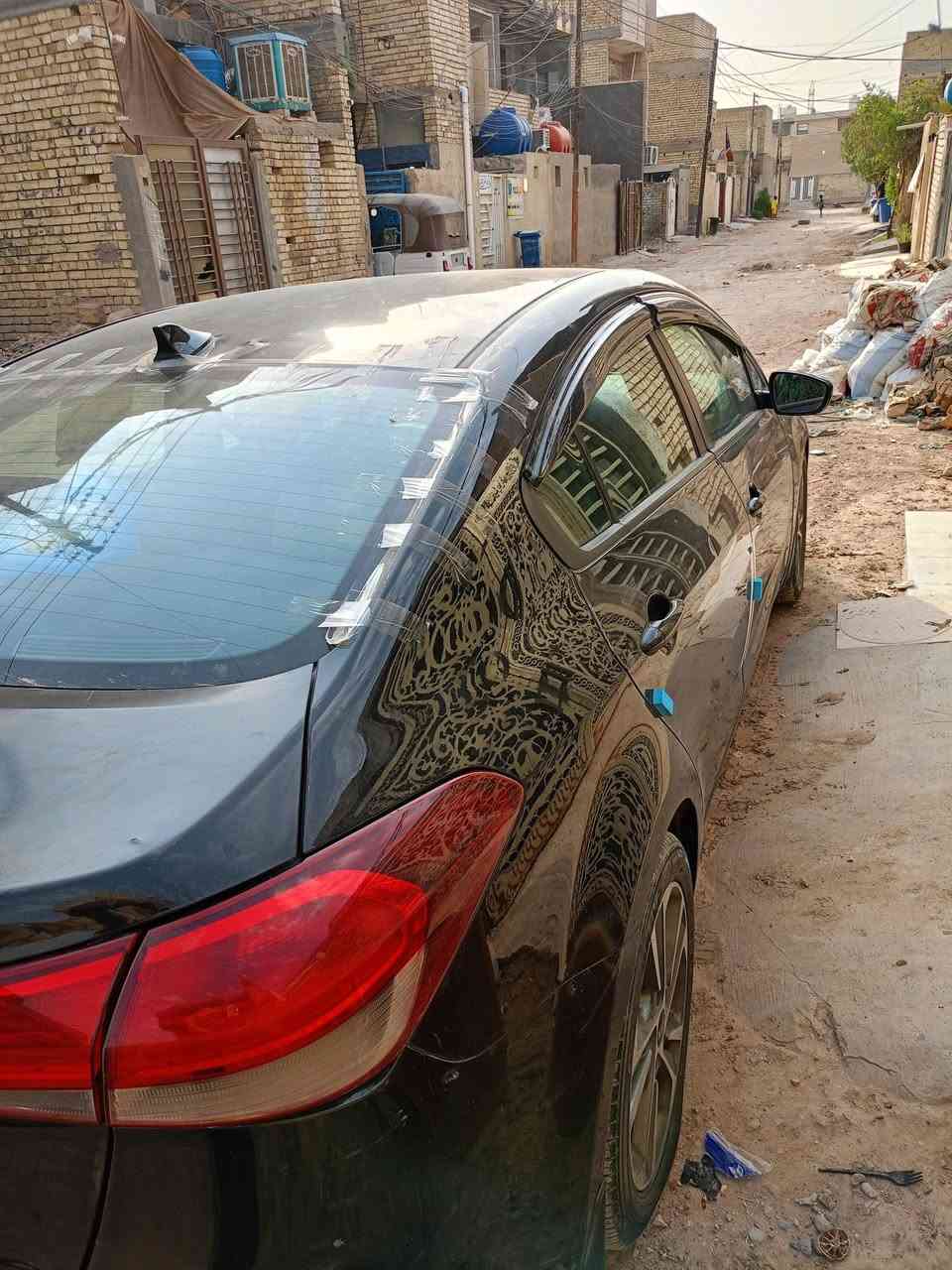 سلام عليكم كيا فورتي 2017
ماشيه 77 داخله كلين بدون ايرباك بيها رشات 
بدون داخل كير مكينه مكفولات هزا وسنويه جدد
تريد وكاله او تحويل مكاني بغداد السعر 95 ***********
