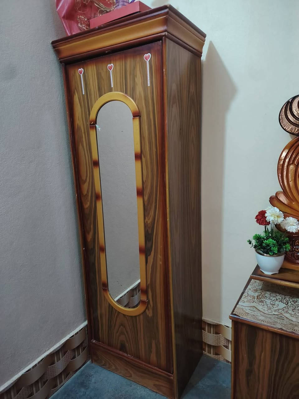 قرفة اخشاب صاج عراقي   بيها اضرار مثل ما واضح بل تصوير السعر ٤٥٠ وبيها مجال لل استفسار اتصل ***********
