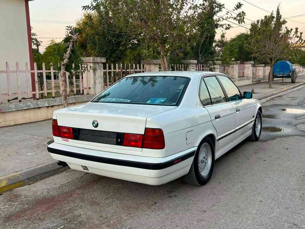 سڵاوی خواتان لێبێت
ئەم BMW بۆ فرۆشتن
مەکینە 520 گێڕ عادی
مۆدێلی 1992
2 جام کارەبا
کامل ناوی جلدی ڕەش 
بەرگە دەرگا و داشبڵ فۆرمیگا جوانە
دەبڵ چەکمەجە
7 کەلە
ئاوێنە گوێ بەرخ
تەنها ٣ پارچەی بۆیاخە
گێر و مەکینەو کارەبای بەشەرتی فیتەر
پێش پان عەتەر و بۆنیتی پانە
سەنەوی تازە تا 2030 
کامل ناو گێچی مەزبوت
٤ویلی حەسیر لۆک بیلاد 
تەبرید بەشەرت بەس غازی تیا نیە
سعر:62 وەرەقەو مەجال

ناونیشان:سلێمانی
***********
