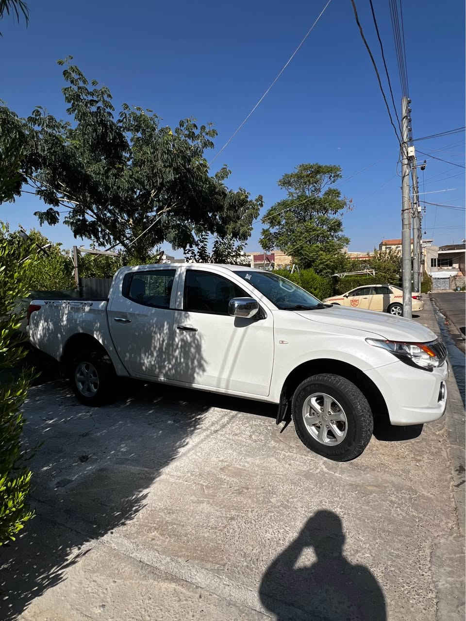 پیکاب قزافی گاز 
مودیل ٢٠١٧
نوقتەی پیوە نییە تەنها دەرگای بۆدی بۆ جوانی پەمپ کراوە
هیچ نوقسانییەکی نییە 
گیر و مکینە و اکسل و تبرید بەشەرت 
رەقەم و سەنەوی تازەیە
سعر ١٥٠ وەرەقەو مجالیکی کەم
شوین هەولیر
***********
*********** أربيل, العراق
