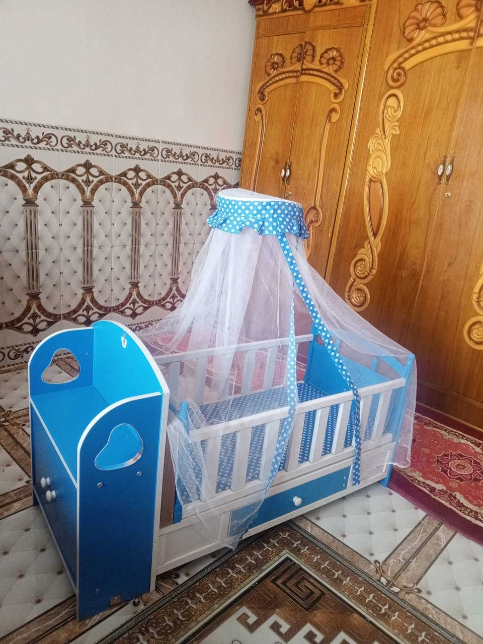 سرير مال اطفال للبيع رقمي ***********

