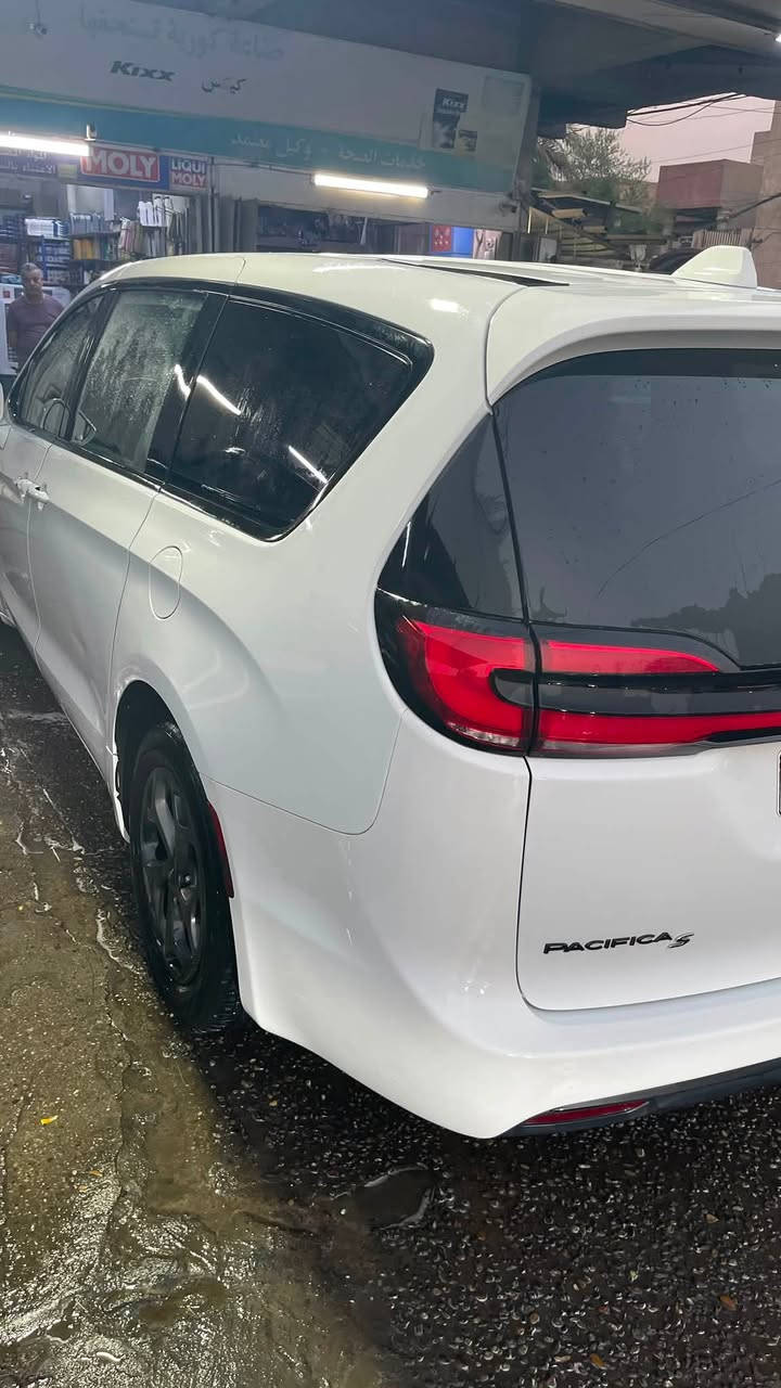للبيع باسفيكا هايبرد 2022
وارد امريكي 
المحرك : 3.6L/6 سلندر
العداد : 97000K/M
اللون : ابيض لؤلؤي
المواصفات :
فئة S بلاك 
فول مواصفات عدا الفتحة، بصمة، تشغيل عن بعد, ابواب جانبية وخلفية كهرباء، كاميرا دوارة ، شاشة كبيرة، رادار، تبريد 3 قطع، كراسي جلد كهرباء، داخل كلة اسود تحكم ستيرن كامل، ويل كب، فئة S وبعد بيها هواي مواصفات.
حالة السيارة :
سيارة مال بيت ونظافة 98% حادثها جاملغ جهة السايق وهنا بالعراق طخات جدا بسيطة متتعدة الشبر بجاملغ الايمن والخلفي الايمن والهلال الخلفي الايسر صور الحادث والطحات عالوتساب  
مكفولة من الغرق عندي سونار حديث للتوضيح سيارة جاهزة من كلشي ومابيها اي نقص
السعر : 238 ورقة وبيها مجال بسيط للشراي
المكان : بغداد  - الدورة حي الصحة
للاستفسار : *********** 
الشراي يتصل او يراسل وتساب وادزلة بقية التفاصيل
