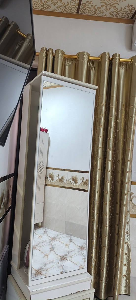 مراية • مستعمل قليل • كرسي ميز تواليت