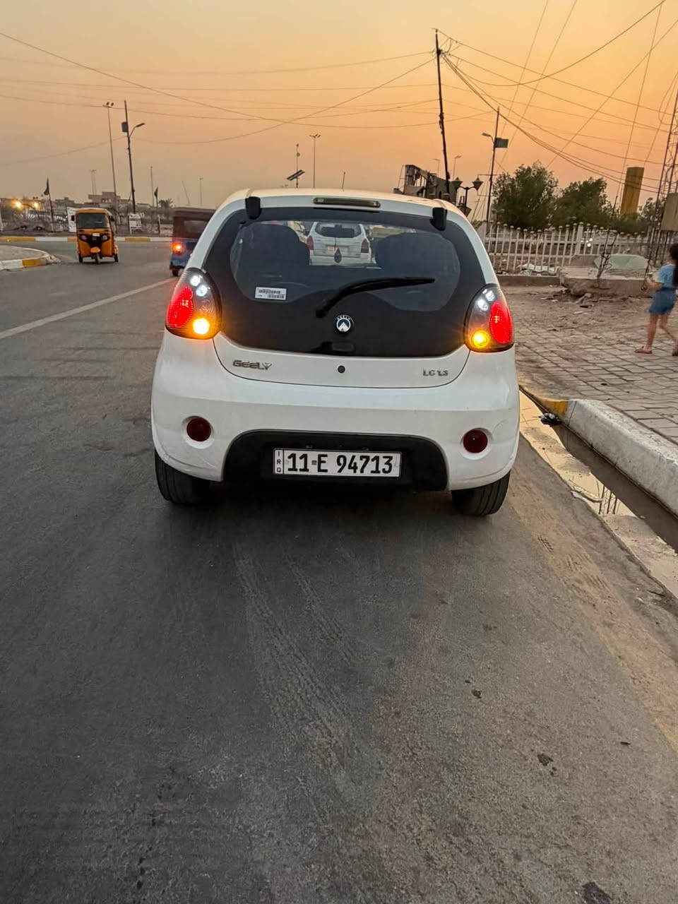 للبيع جيلي باندا ٢٠١٣ رقم بغداد انكليزي سيارة جاهزة مكينة كير تبريد مكفولة من الحادث مابيه اي نقص السعر ٤٣ ورقه مكاني بغداد الجديدة رقمي ***********
