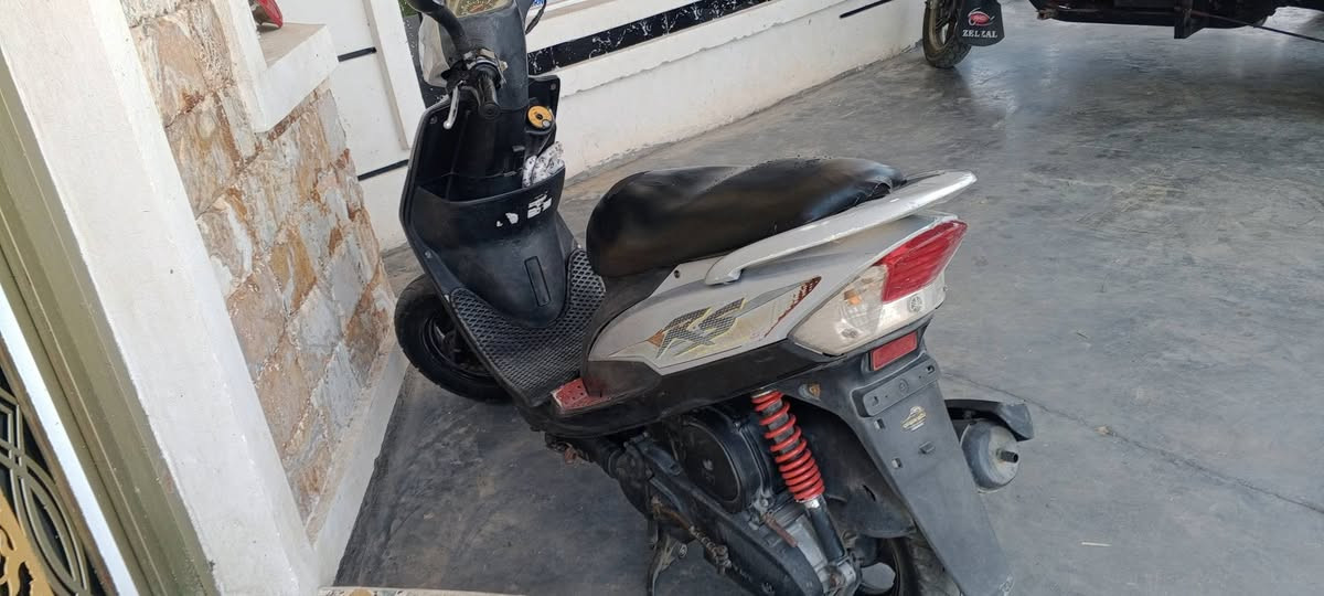 ادمن وافق
دراجه ماكس للبيع 

كلها بلاديه بوشه 49 

محرك بلادي 

كفرات وسواد بلادي 

تخم تاير 

كهربائيات كلها شغاله عالي ناصي اشاير 

ماكو اي نقص مال جناي 
سعره 650 وبيه مجال 
عنوان فلوجه 
***********
***********
@إشارة
