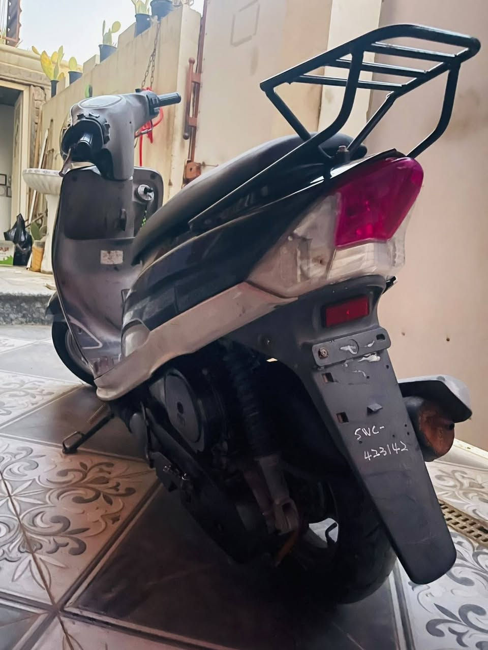 ماكس منغولي للبيع
دراجه شوفت عينك حلوه ونضيفه
مكينه مامفتوحه ناعمه كلش 
دراجه تحتاج شغلات بسيطه كلش

انطيك دبلات اماميه جديدات وياها 
وانطيك دكم دشبول بلاديات 

 الدراجه سعرها 650 وبيها مجال 

مكاني الديوانيه مركز 
رقمي ومتواجد واتساب ***********

