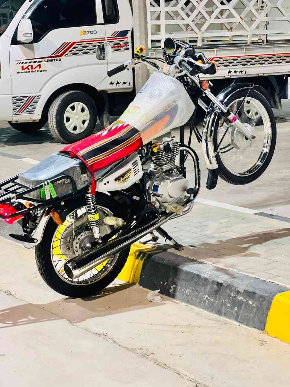 ,(ًجمعه مباركه عليكم انشاءالله) 

سلام عليكم/(دراجه البيع وراق اصولي مو سكنر)
دراجه بلاد مو تعمير //موديل 23/طالعه ب24 
دراجه نامه اصلي شلامجه مكفول كفاله عامه 
دراجه بعد وكيل دراجه نضيفه كلش  غراضه كله شغاله 
دراجه بعده عله بلاد مابدا  بيه شي 
دراجه نضيفه كلش وقويه ورزنه 
دراجه مامتعوبه //من بيت لدوام 
شباب اي صوره مادز خاص هاي كدامك دراجه 
مكاني (ناصريه /قضاء الجبايش) 
راسلني خاص وبخدمتك 
رقمي ***********

سعره (مليون _550)وبيه مجال لطيبين
