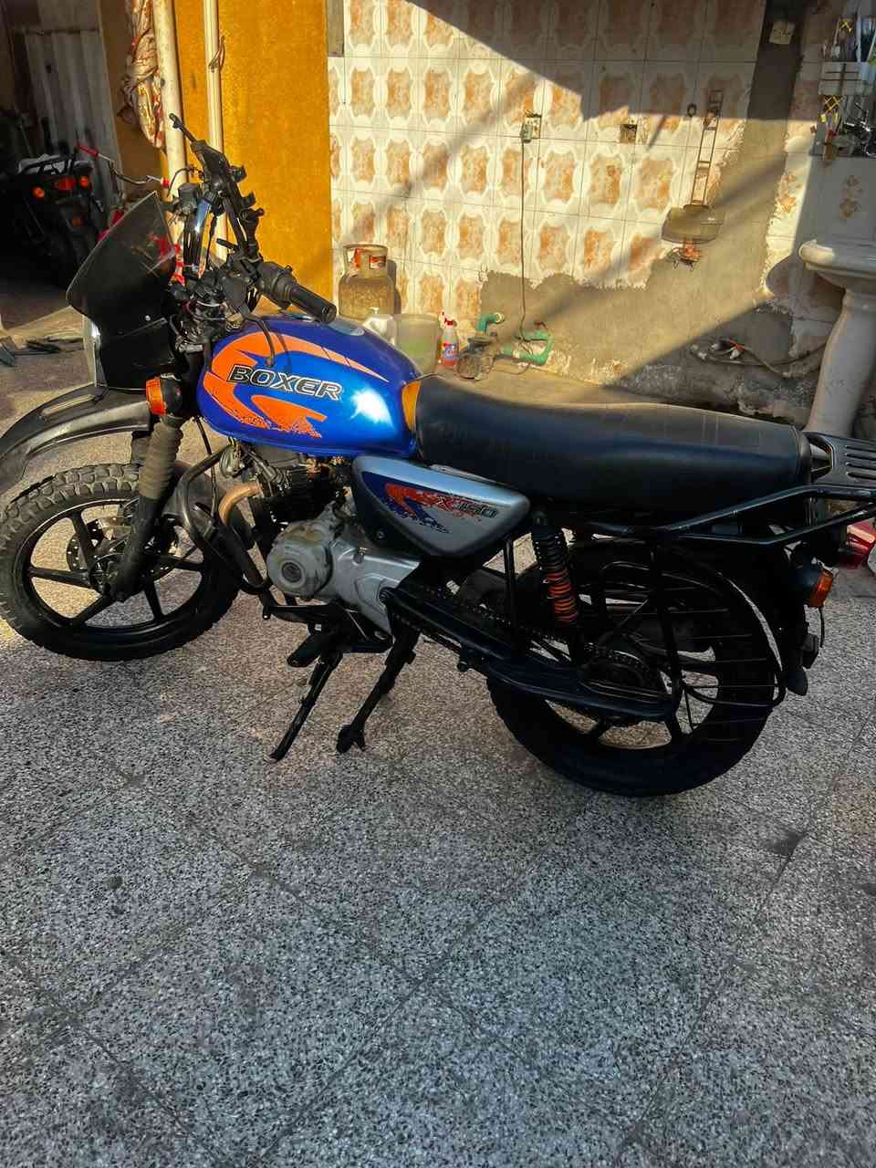 سلام عليكم دراجه بوكسر موديل ٢٠٢٢ اوراق اصولي دراجه كلش حلوه ما نقصها ايشي بوجهك لشغل مكينه ناعمه ما تسمعلها صوت لا دخان لا تنقيص لا صوت دراجه كامله مكمله حلو نصبه شكل عنواني بغداد الكمالي تواصل ***********/*********** وانساب فقط هاذا سعر ٩٥٠ وبيه مجال
