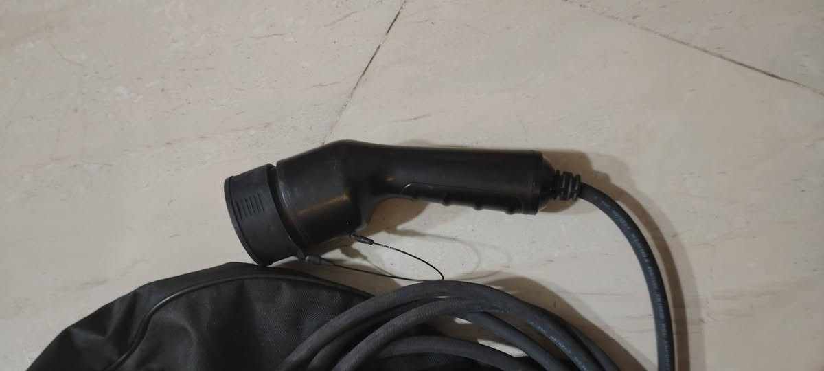 Portable EV Charger
شاحن محمول للسيارات الكهربائية
شاشة LCD لعرض معلومات الشحن
طول الواير 5 متر نضام حمايه
مايحتاج ايرث
تحكم امبيريه
8امبير
و13امبير
و18امبير
للتواصل ***********
غير متواجد على الفيسبوك
