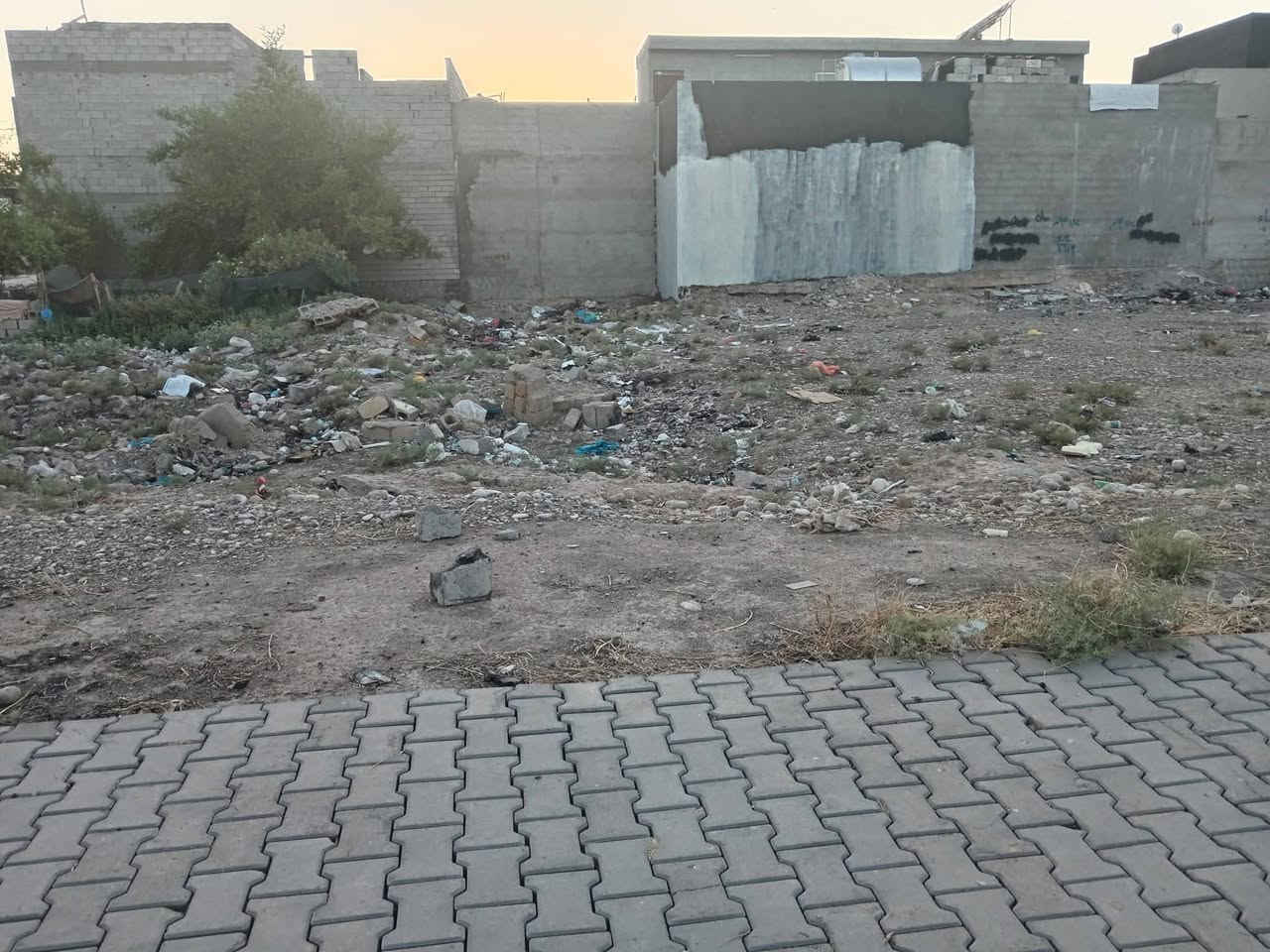 قطعة أرض تجاري طابو للبيع
موقع مميز على شارع سايدين 
المساحة /  ٣٧٢ متر
الواجهة / ١٥ متر 
العنوان/كركوك حي الزوراء قرب جامع الراشدين
السعر /يرجى الاتصال على ***********

