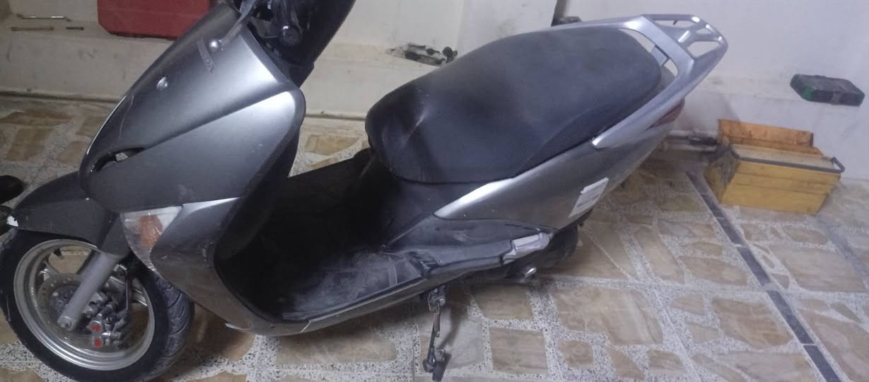 ليدي حديث 🏍
دراجة كفر مالته حلو

مكينه مفتوحه نشاطه وشلعه 
للمعاينه وقابله للتفاوض

تخم تاير تغليف كشن جديد 

گلجات جديده 

يعني اركب واطلع وين مايعجبك

دراجه شاهد الله متعوب عليها حيل  

اتصل وبيك خير ودلل‏‪***********‬‏
