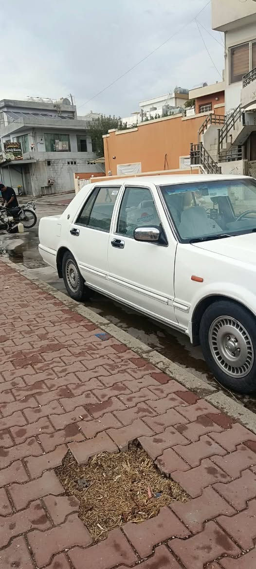 نیسان سدریک ‌۲۰۰۱ سپی پەڵە پەڵە بۆیاخی هەیە  سەیارەکە ئاڕمی هەولێرە من بەعلوج ئەی فرۆشم بەشەرتی ماڵی مەدەنی نەبێ و پارەی کەسی تیا نەبێ تەبرید ئیش ئەکا بەس غازی نوقسانە تەجیلی بلوتوس سەیارەکە ماڵی دۆستە عەینەوکلاج و فلاوینی تازە تەنها کابرێتەرە کەی پاکرنەوەی ئەوێ نرخی ۲۹ وەرەقەو مەجالێکی برایانە ڕەقەم ۰۷۷۰۰۳۹۱۱۱۰  ڕەقەم ڤایبەری لەسەرە شوێن سلێمانی

