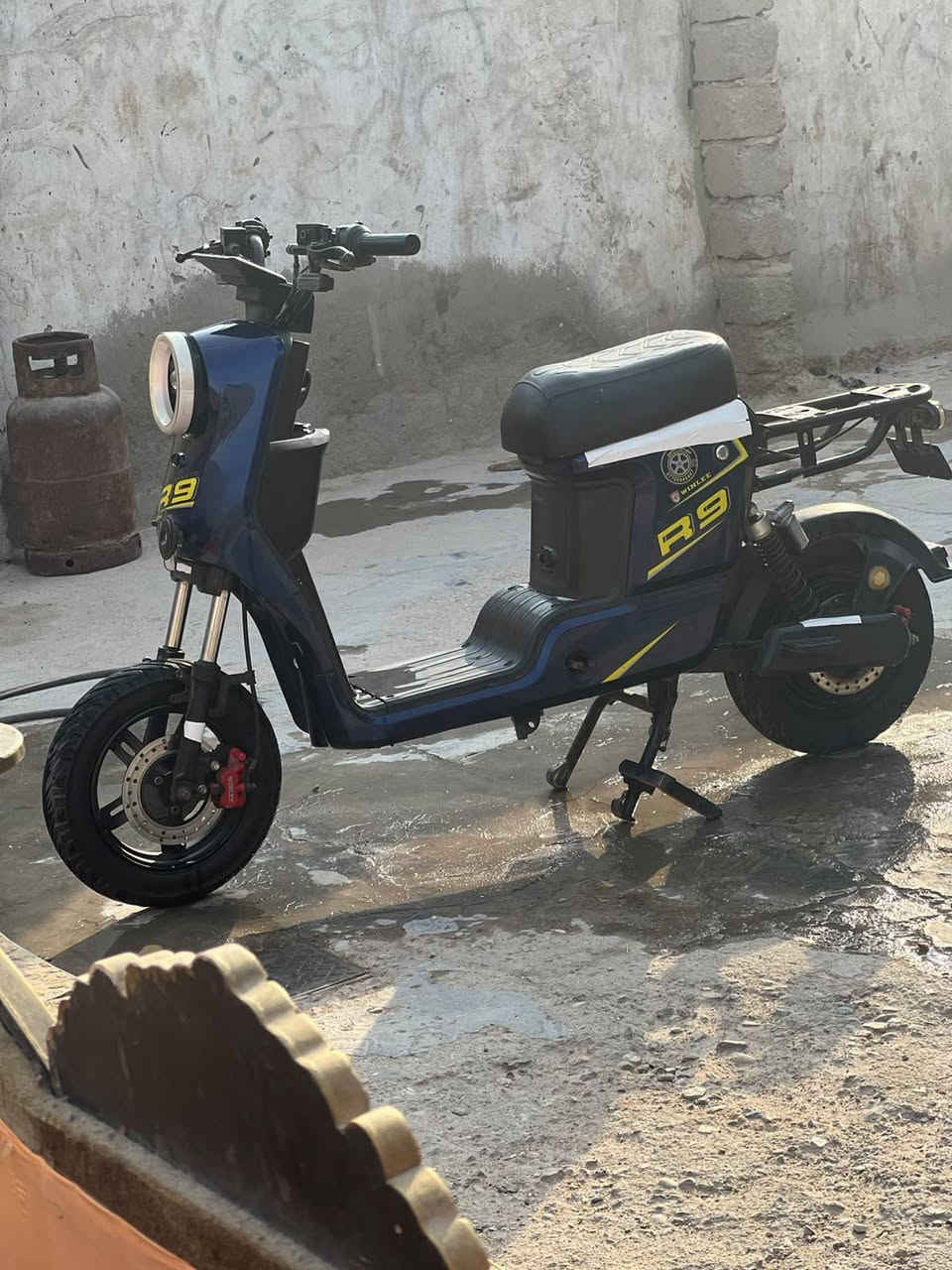 سلام عليكم درجه R9مديل 2025 جديده بطاريات ونللي 32انمبير سعر 325بيه مجال المكان  البصره الزبير توصل وتساب فقط (***********)
