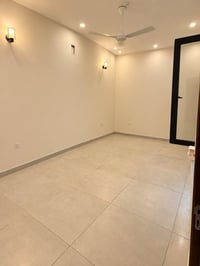 شقة للايجار • حي الجامعة • قرب شارع الربيع