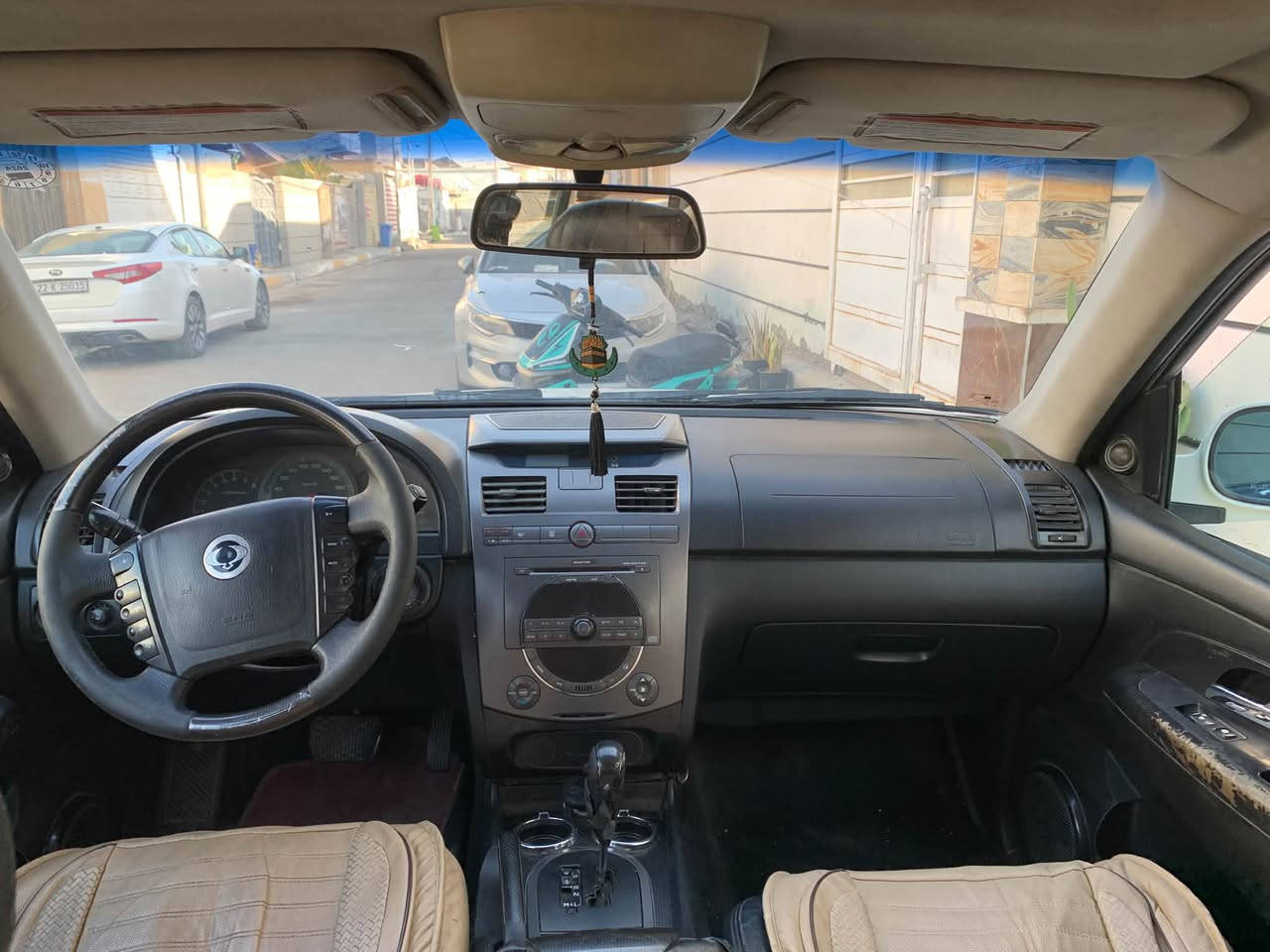 سانغ يونغ ريكستون 2011
السيارة مكفوله من الضربه 
كير ومحرك مكفولات 
السعر 90 ورقه 
***********
