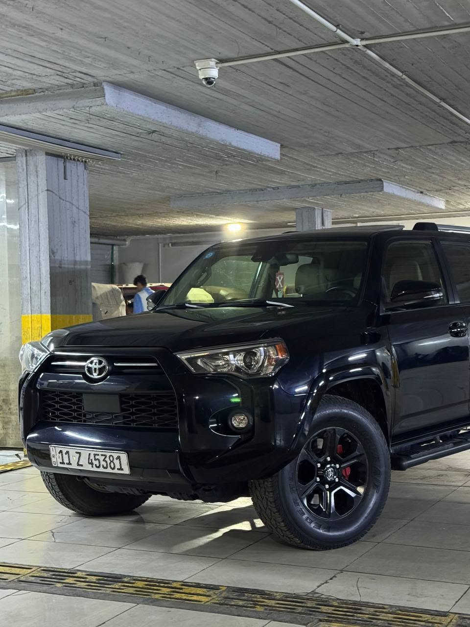 🚗 للبيع: TOYOTA 4RUNNER SR5 (2023) 🚗
​المواصفات: SR5 فول مواصفات، فتحة سقف.
​الممشى: 61 ألف كم.
​الإيرباغ: سليم 100% (بدون إيرباغ).
​البودي: مكفولة عدا تبديل قطعة واحدة (الباب الخلفي عكس السائق).
​الوضع: السيارة بحالة ممتازة وجاهزة من كلشي وما بيها أي نقص.السعر ٢٩٥ 
​رقم الشاصي: JTEFU5JR8P5297942
​📞 للتواصل: ***********
