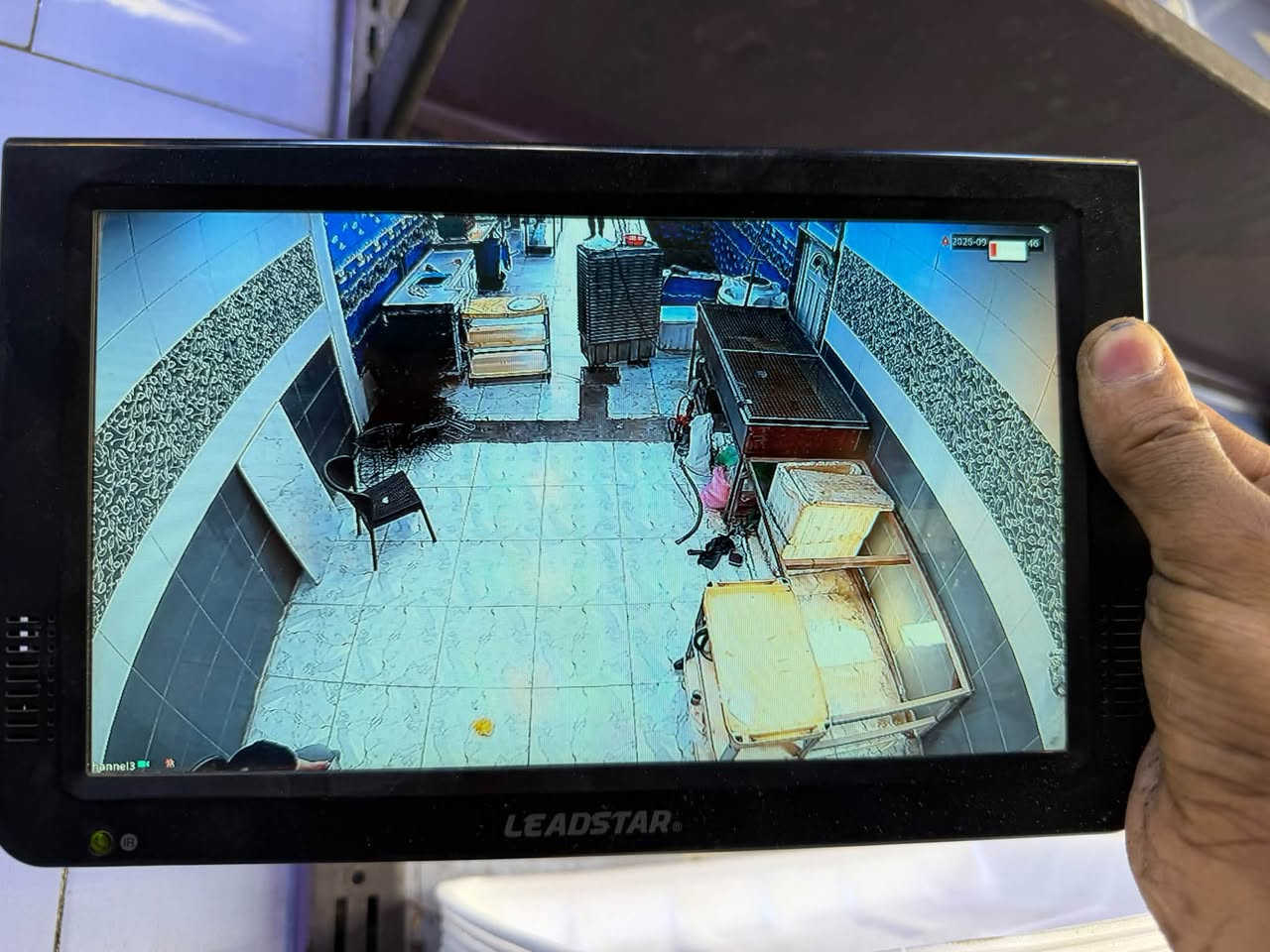 يالله تم بحمد الله 🙏
📹 تنصيب 4 كامرات لمطعم

🔧 تجهيز وتنفيذ بأفضل المواد
📦 تم تجهيز المواد من مكتب نجمة وبأسعار جملة

✨ شغل مرتب • جودة عالية • أسعار منافسة

📍 العنوان: الناصرية – شموخ
📞 فني محمد علي كاظم
***********
