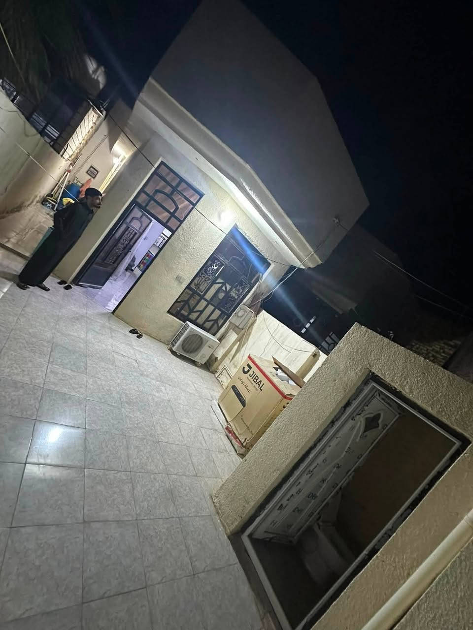 السلام عليكم /بيت للبيع طابو صرف

المساحه/ 125  

📍عنوان البيت شارع80  المنهدسين الرابعه 

مجاور مدرسه عمر عبد العزيز وقريب مول زيد 

واجه 5م 
يحتوي على صاله
غرفه نوم 
مطبخ 
صحيات داخليه 
صحيات خارجيه
طارمه مع ممر خارجي وداخلي 
السعر 122
للاستفسار 
☎️ الاتصال على الرقم ***********
