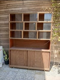 مكتبة انتيكة للبيع السعر ٨٠ الف بغداد حي الاعلام 07831244899